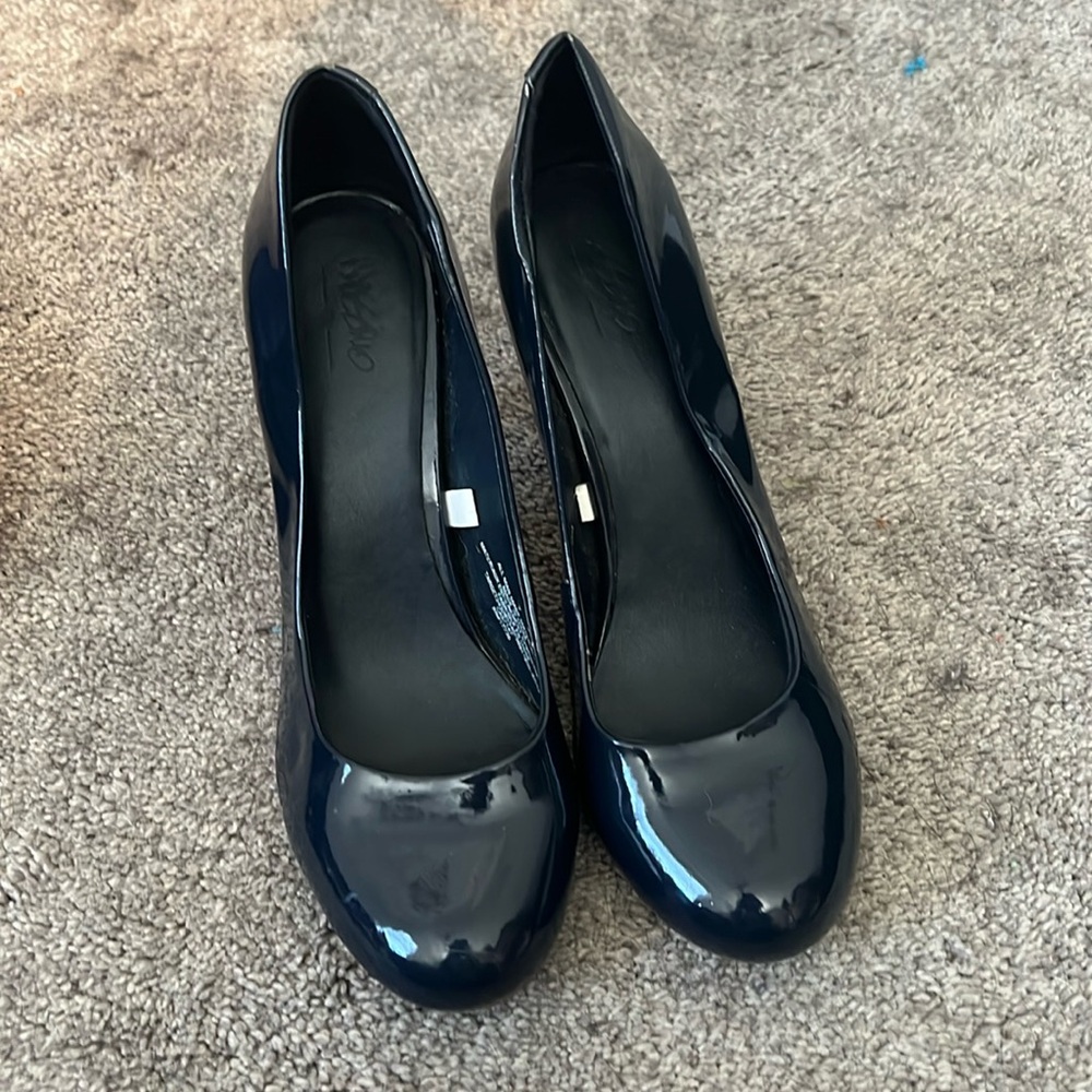 Navy blue round toe heels